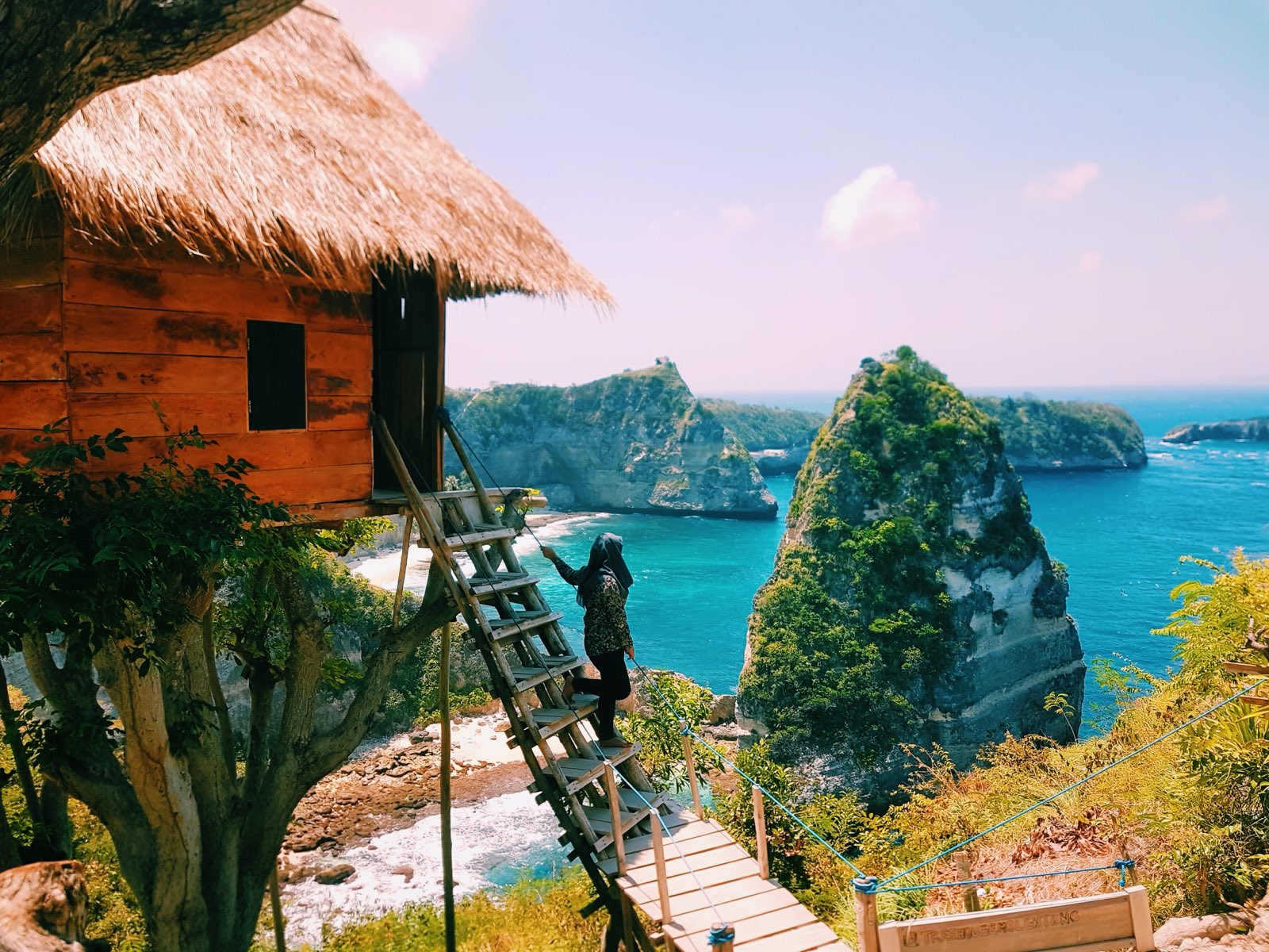 A treehouse cabin perched above the sea on Nusa Penida, Bali